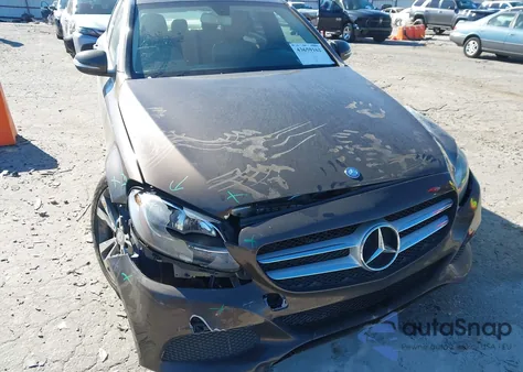 2015 Mercedes-Benz C 300 4Matic из США, поврежденный, VIN 55SWF4KB9FU039645